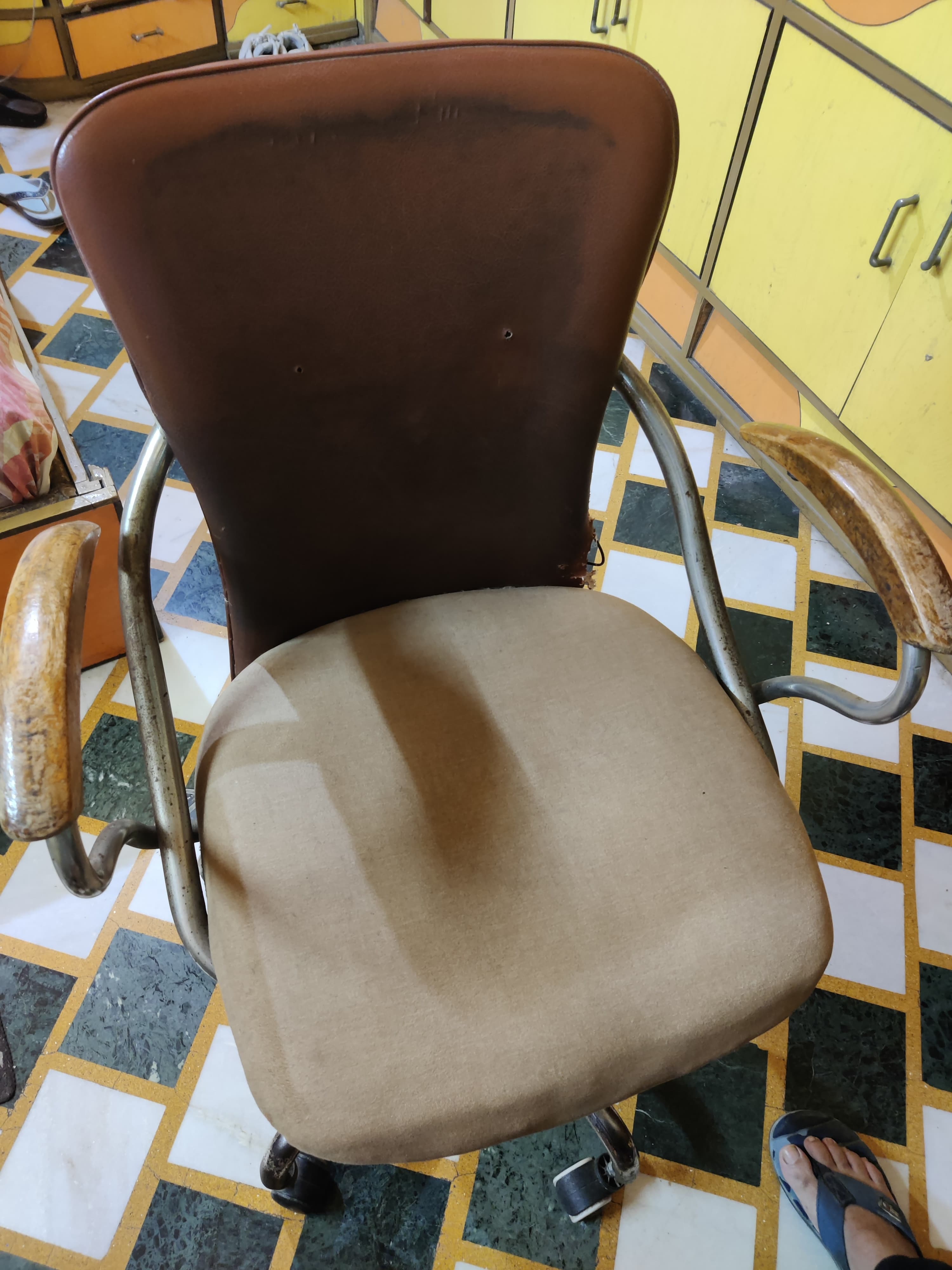Eezy Chair — Photo 1